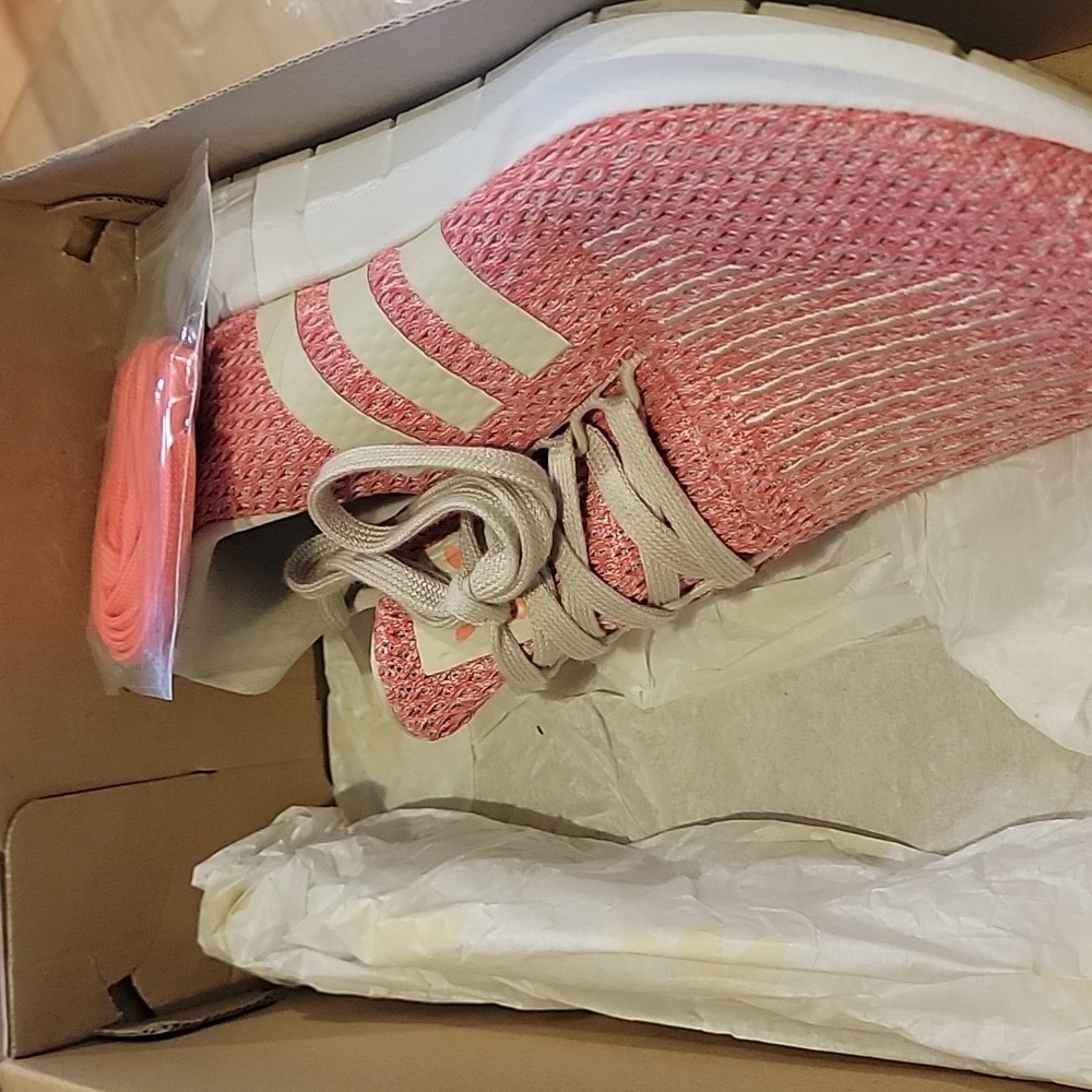 Adidas - Picture 3 of 7